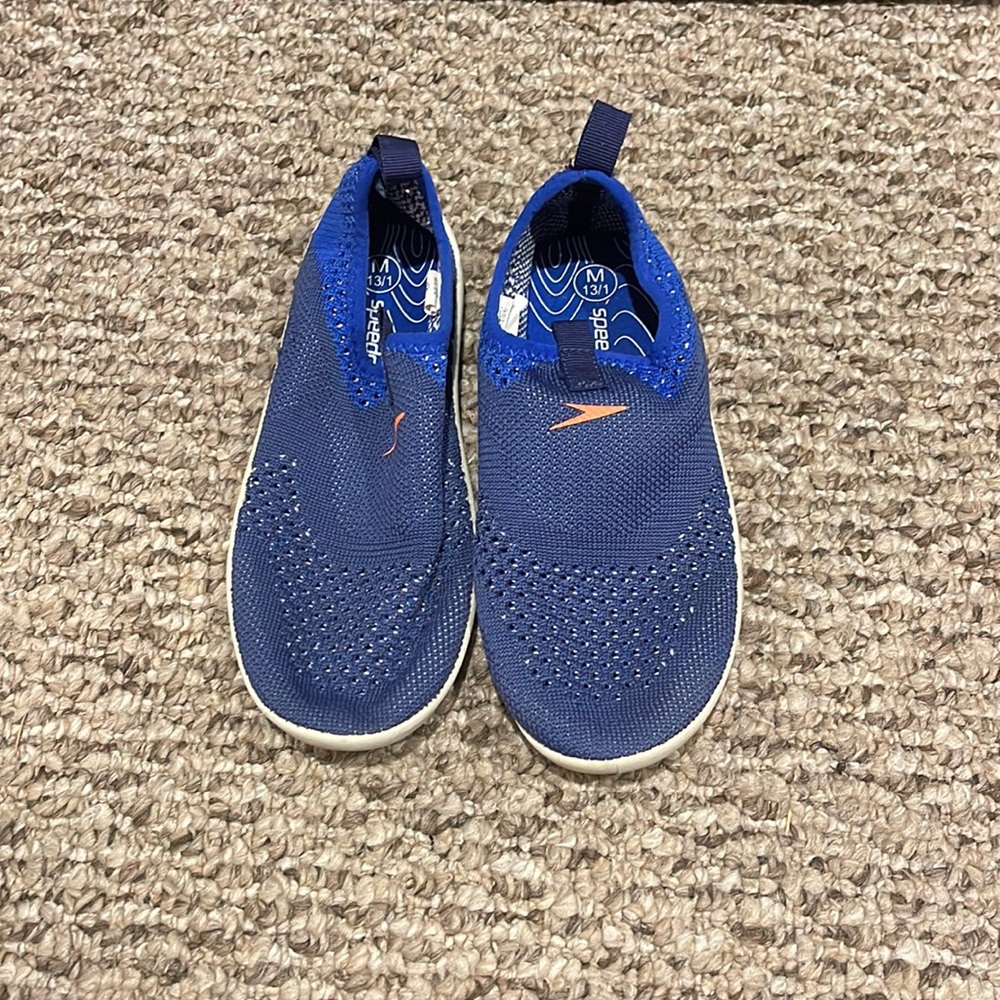 Speedo boys size 13/1 water shoes